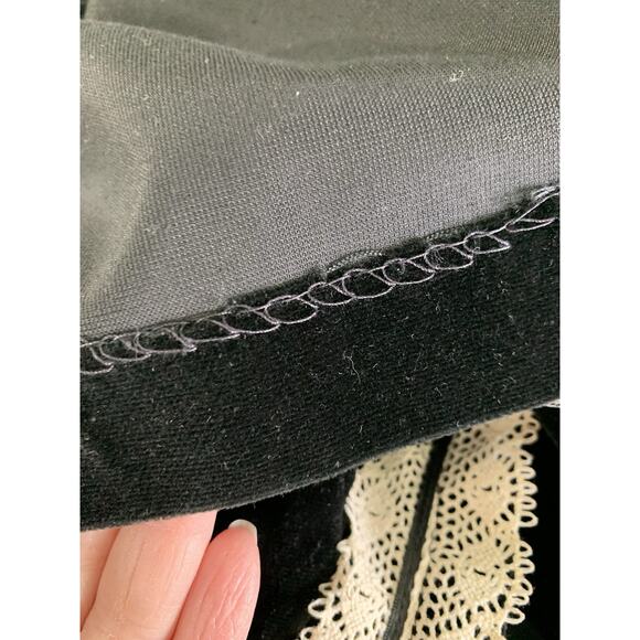 Vintage 1970’s Velvet Goth Prairie Victorian Dress Puff Shoulder Crochet Sz XS/S - Picture 15 of 15